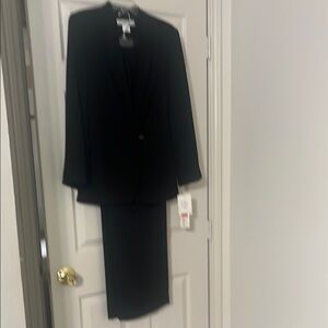 Black Formal Pantsuit with Sleek Design